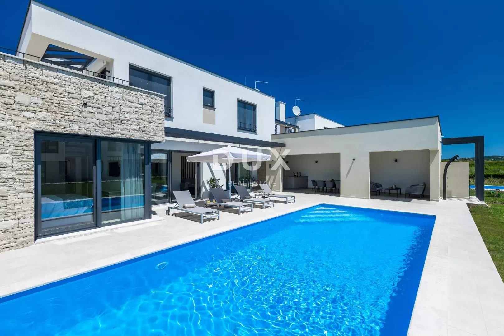 8-bedroom Villa In Brtonigla, Croatia (538 M²)