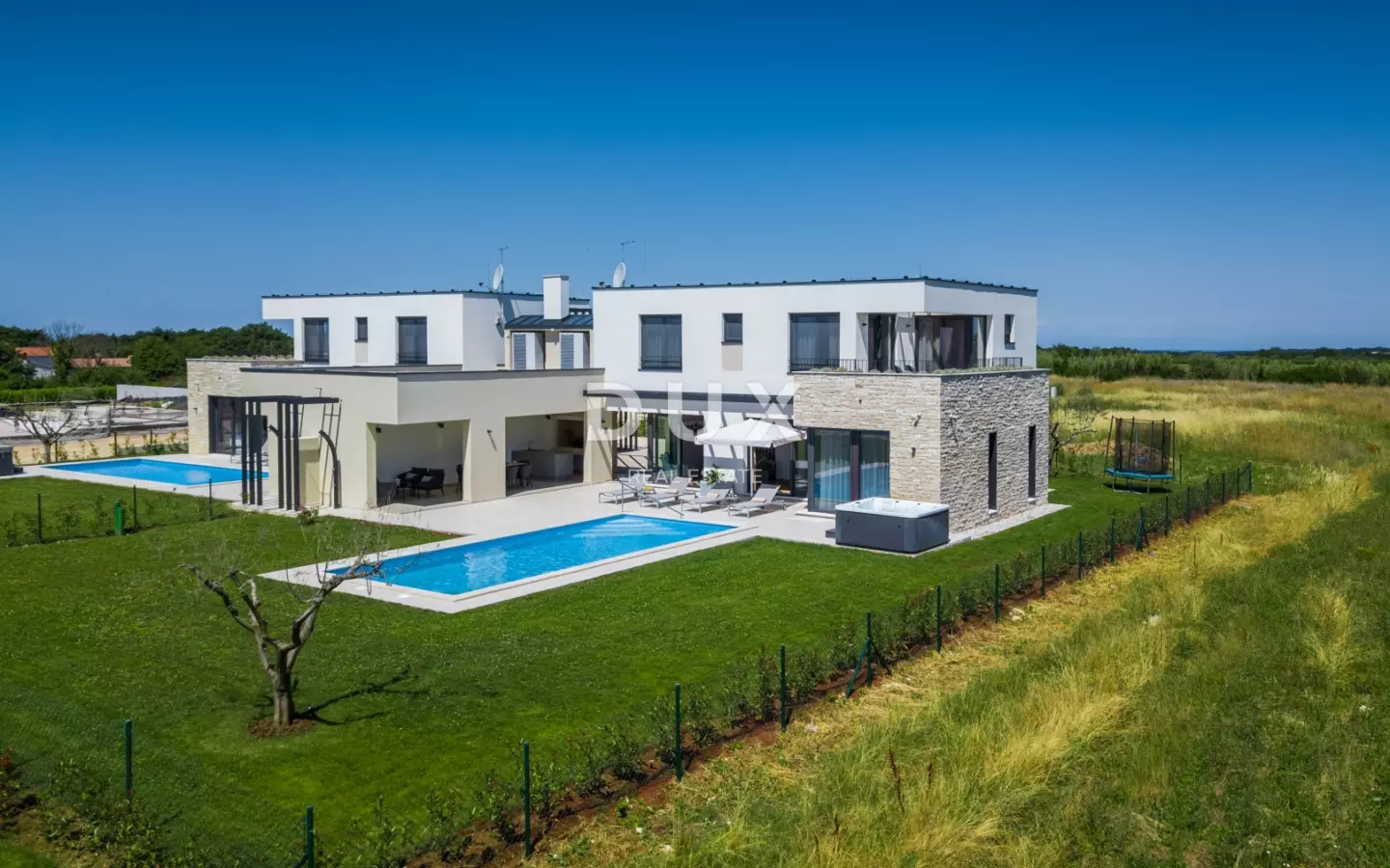 8-bedroom Villa In Brtonigla, Croatia (538 M²)