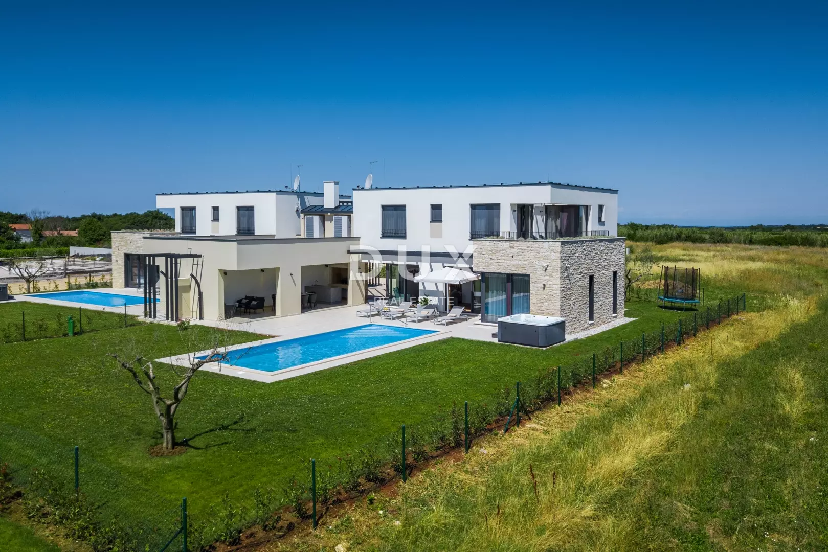 8-bedroom Villa In Brtonigla, Croatia (538 M²)