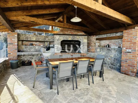 3-bedroom Villa In Poljane, Croatia (250 M²)