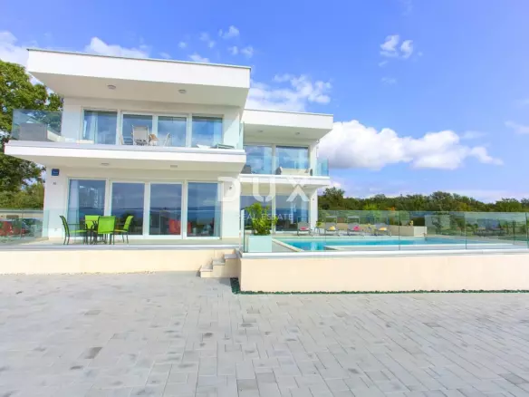 2-bedroom Apartment In Linardići, Croatia (83 M²)