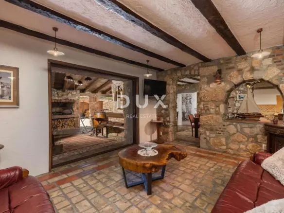 5-bedroom Villa In Drivenik, Croatia (230 M²)