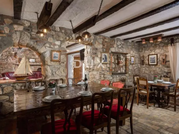 5-bedroom Villa In Drivenik, Croatia (230 M²)