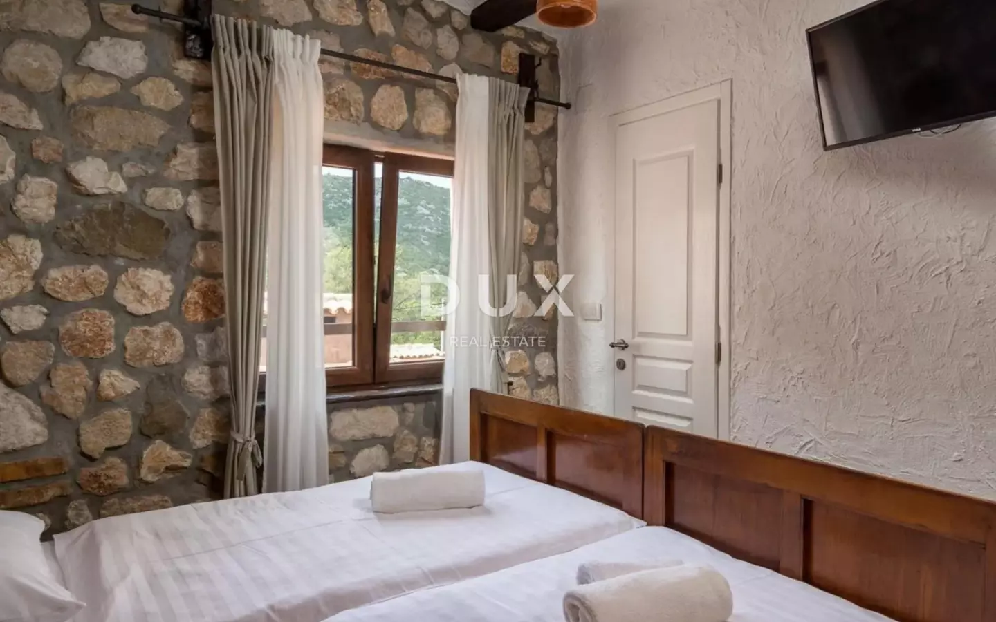 5-bedroom Villa In Drivenik, Croatia (230 M²)