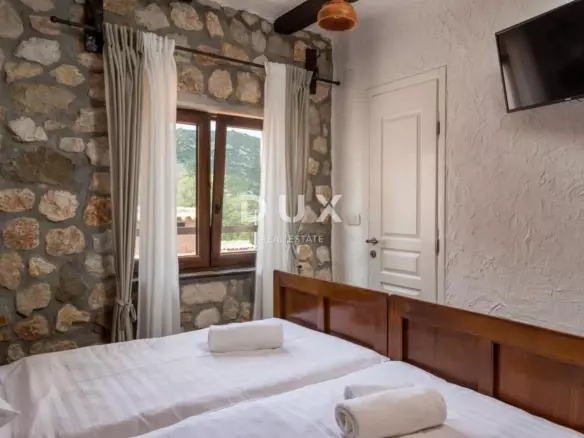 5-bedroom Villa In Drivenik, Croatia (230 M²)