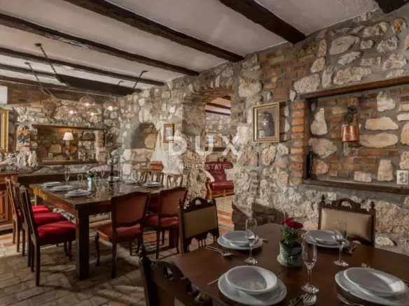 5-bedroom Villa In Drivenik, Croatia (230 M²)