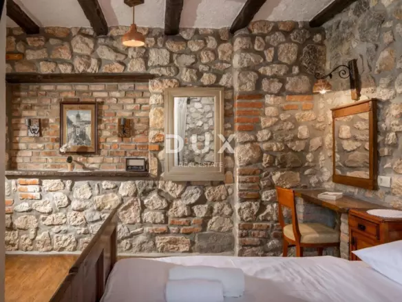 5-bedroom Villa In Drivenik, Croatia (230 M²)