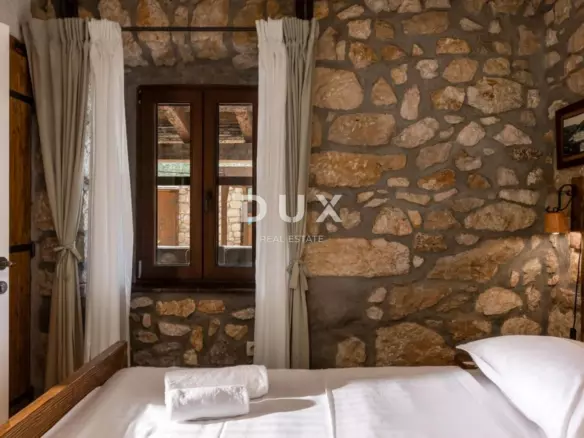 5-bedroom Villa In Drivenik, Croatia (230 M²)