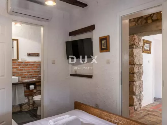 5-bedroom Villa In Drivenik, Croatia (230 M²)