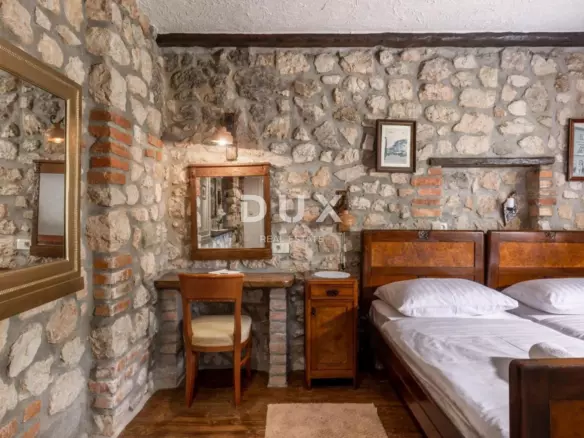 5-bedroom Villa In Drivenik, Croatia (230 M²)