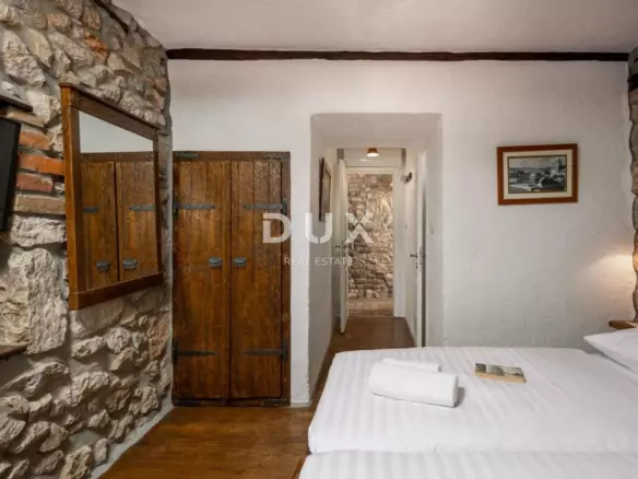 5-bedroom Villa In Drivenik, Croatia (230 M²)