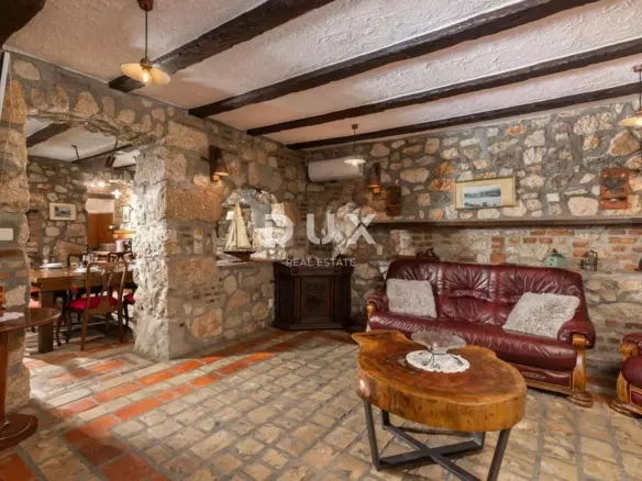 5-bedroom Villa In Drivenik, Croatia (230 M²)