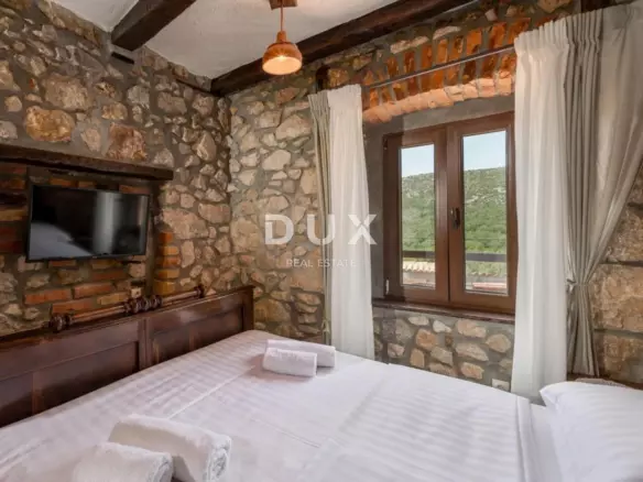 5-bedroom Villa In Drivenik, Croatia (230 M²)