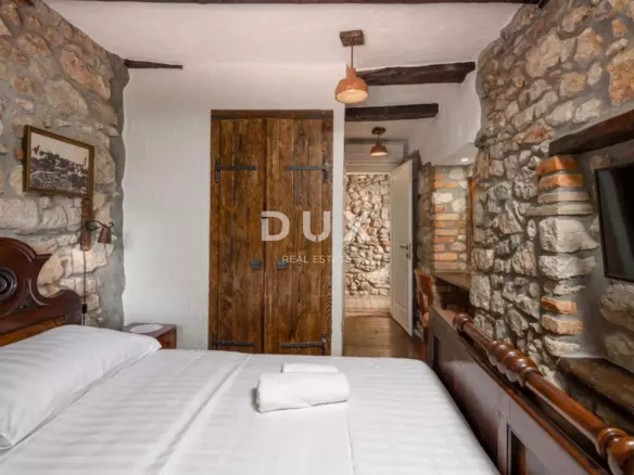 5-bedroom Villa In Drivenik, Croatia (230 M²)