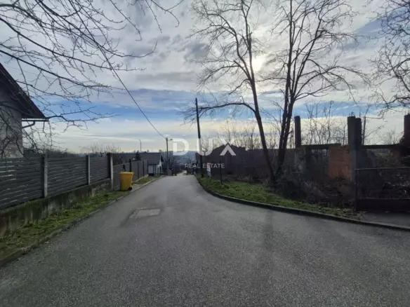 Land In Kustošija, Croatia (583 M²)