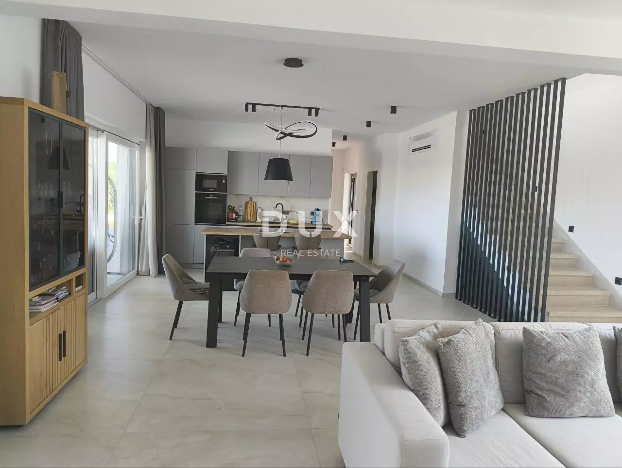 5-bedroom Villa In Kaštelir, Croatia (360 M²)