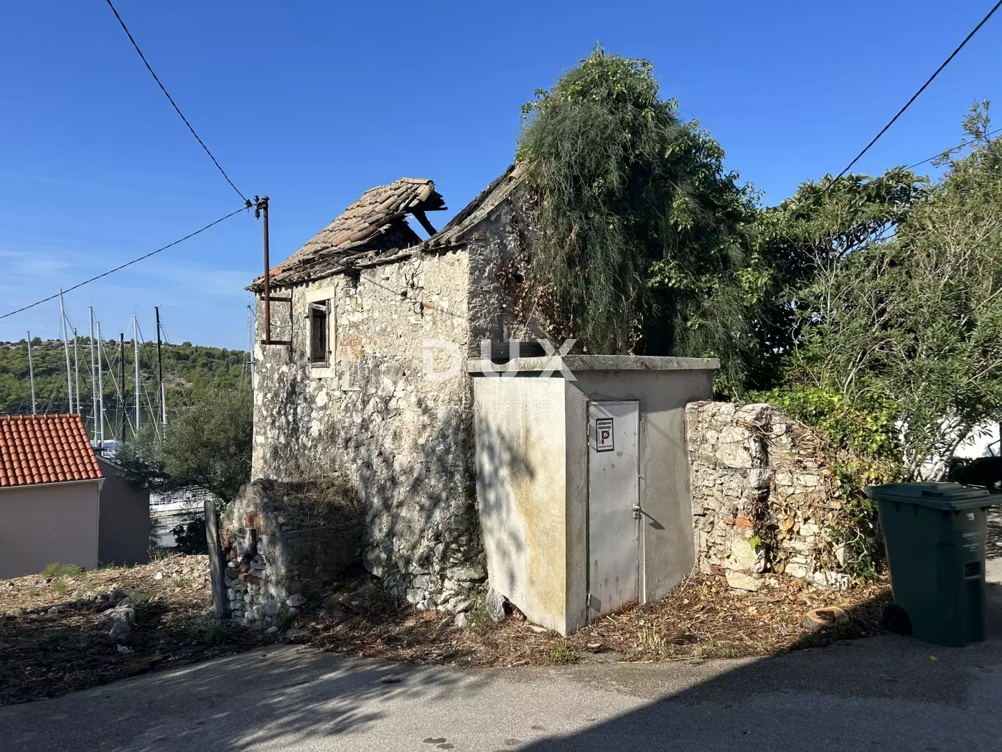 Land In Mandalina