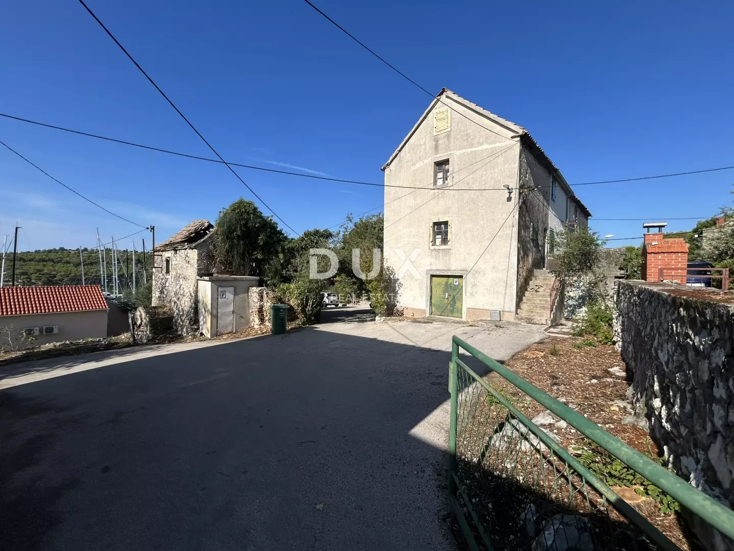 Land In Mandalina