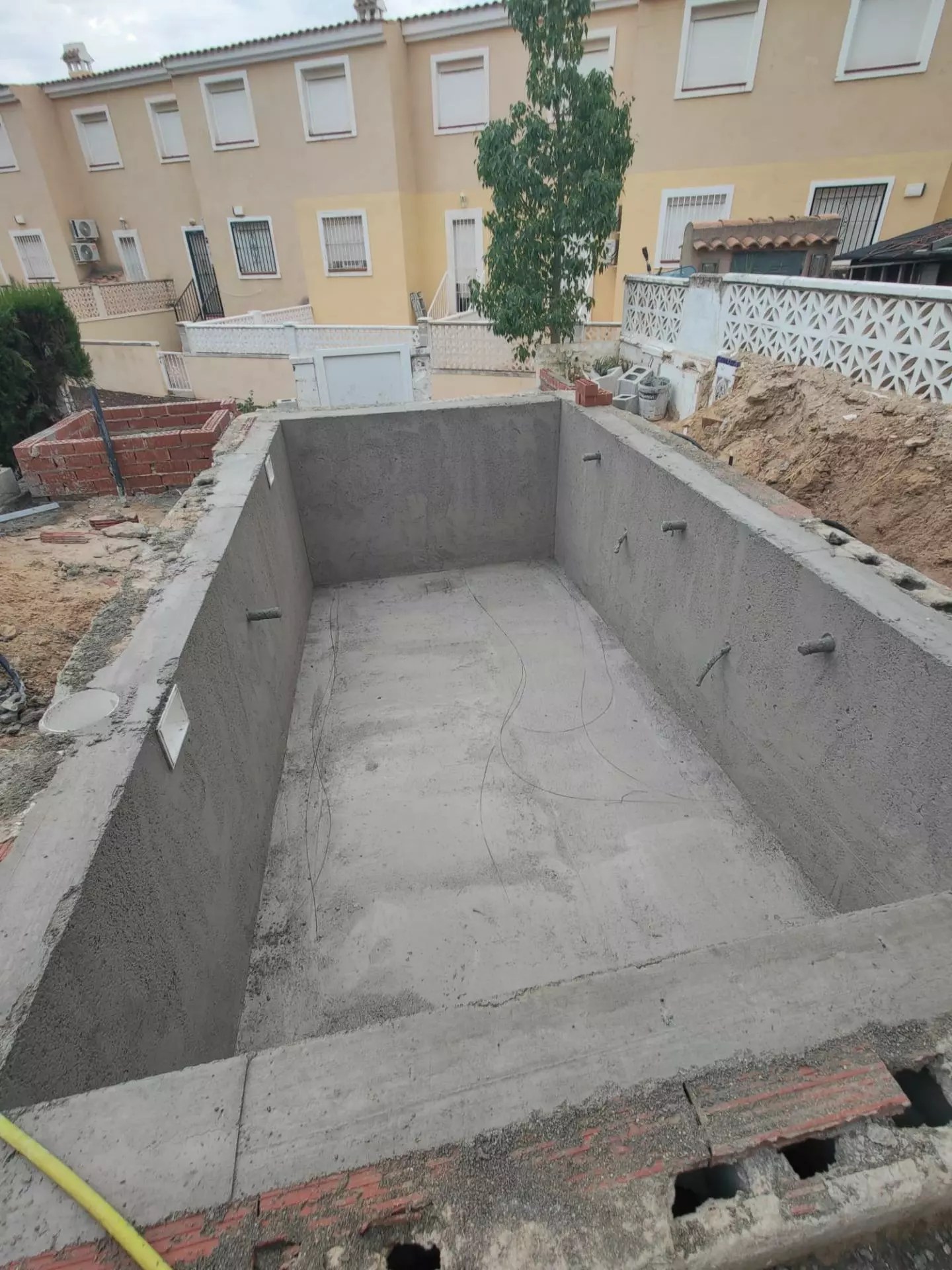 3-10-e4ebdb 4-bedroom Town House In San Miguel De Salinas, Spain (162 M²)