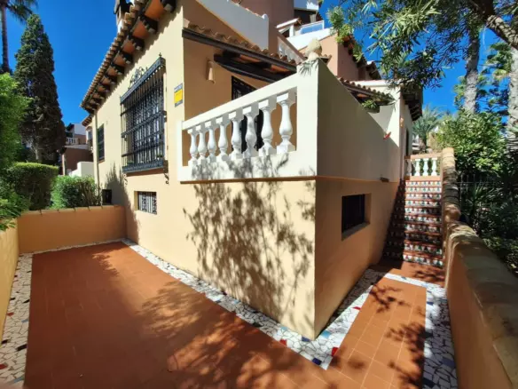 2-bedroom Apartment In Torrevieja, Spain (160 M²)
