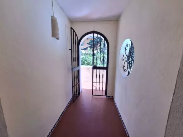 2-bedroom Apartment In Torrevieja, Spain (160 M²)