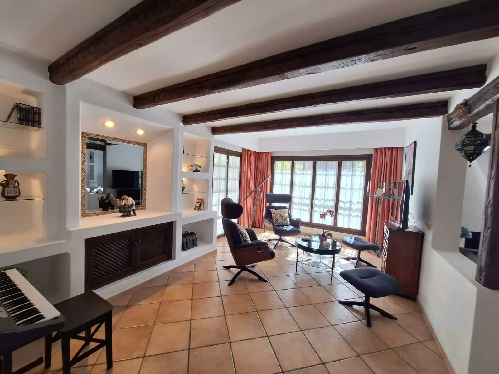 2-bedroom Apartment In Torrevieja, Spain (160 M²)