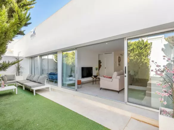 2-bedroom Apartment In Torrevieja, Spain (78 M²)