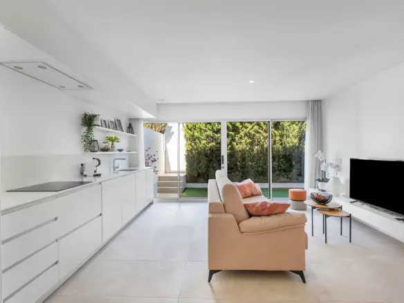 2-bedroom Apartment In Torrevieja, Spain (78 M²)