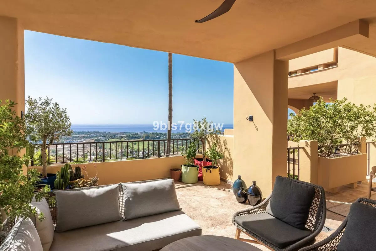 3-bedroom Apartment In Benahavis, Spain (127 M²)