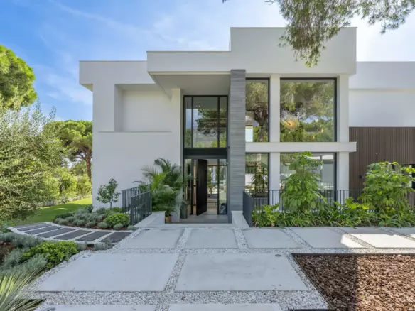 6-bedroom Villa In Marbella, Spain (570 M²)