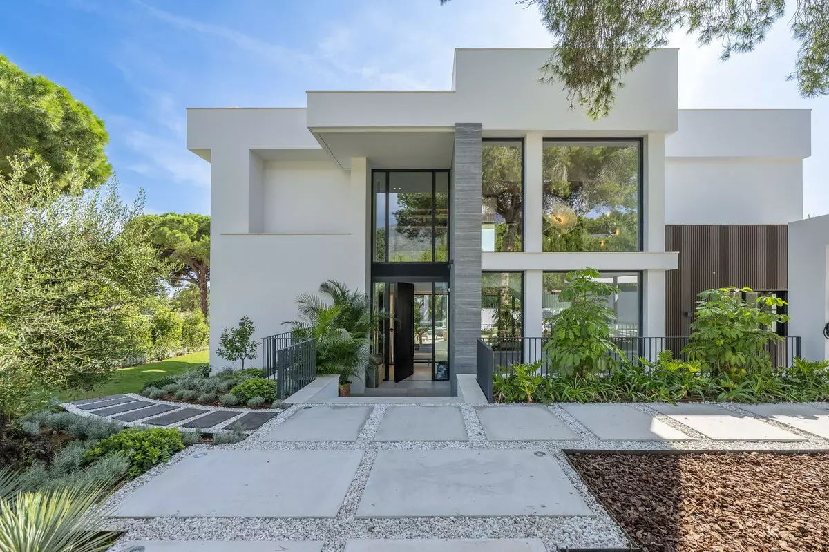 6-bedroom Villa In Marbella, Spain (570 M²)