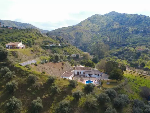 6-bedroom Villa In Álora, Spain (226 M²)