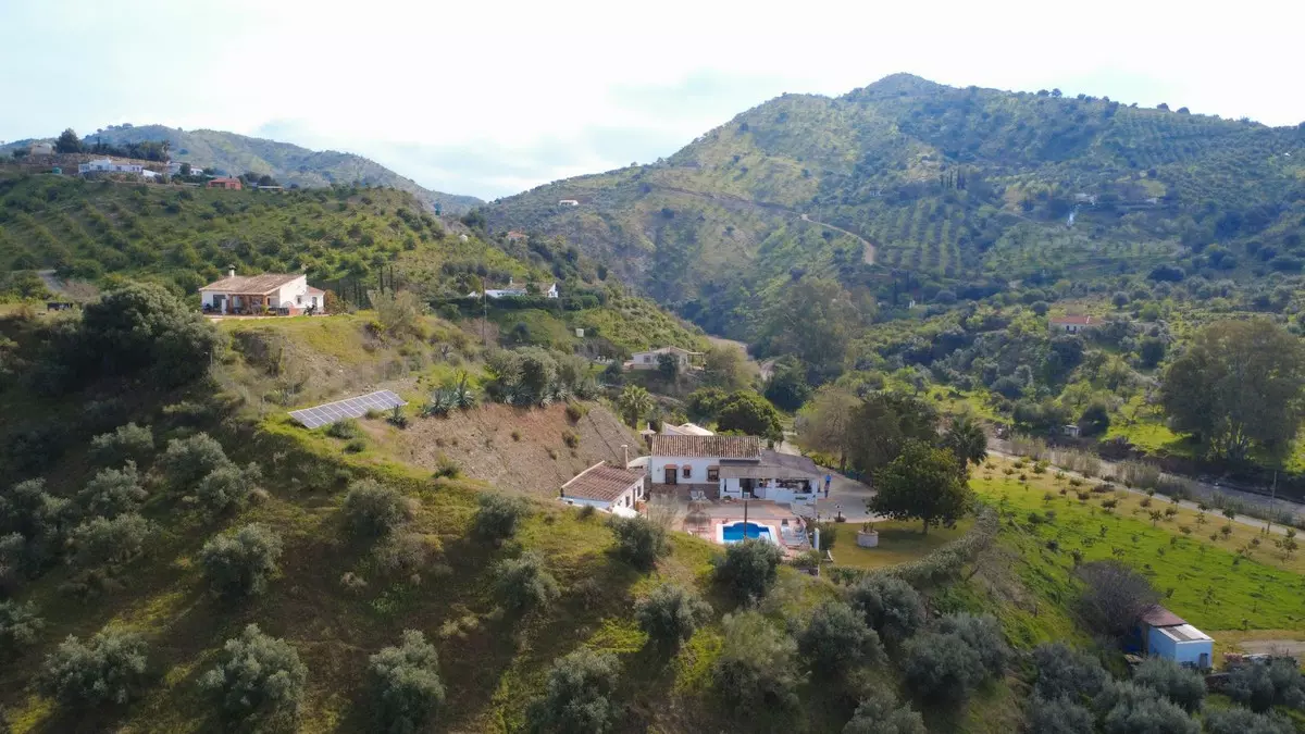 6-bedroom Villa In Álora, Spain (226 M²)