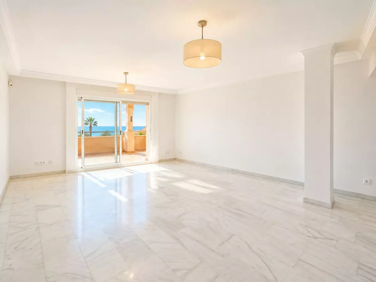 3-bedroom Apartment In Estepona, Spain (95 M²)