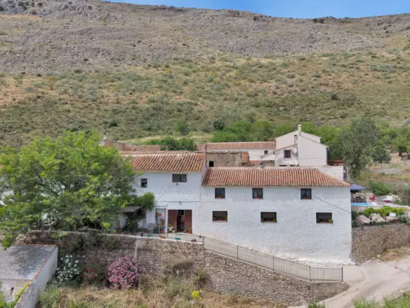 5-bedroom Country House In La Viñuela, Spain (548 M²)