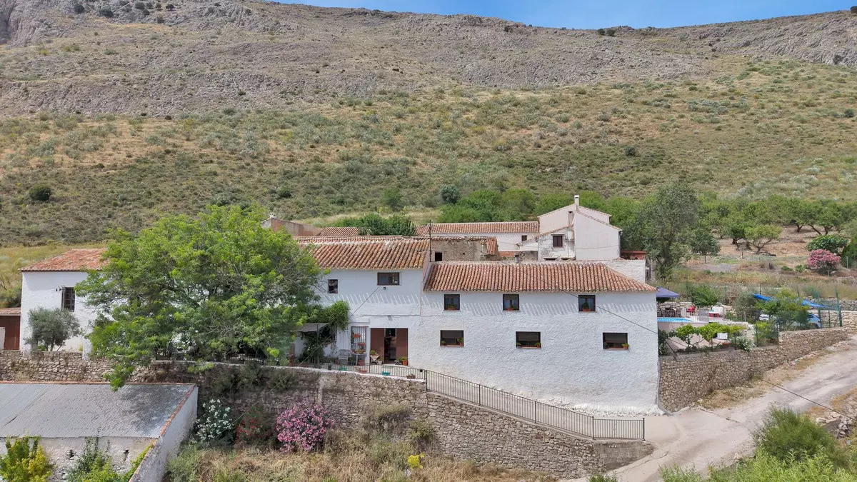5-bedroom Country House In La Viñuela, Spain (548 M²)