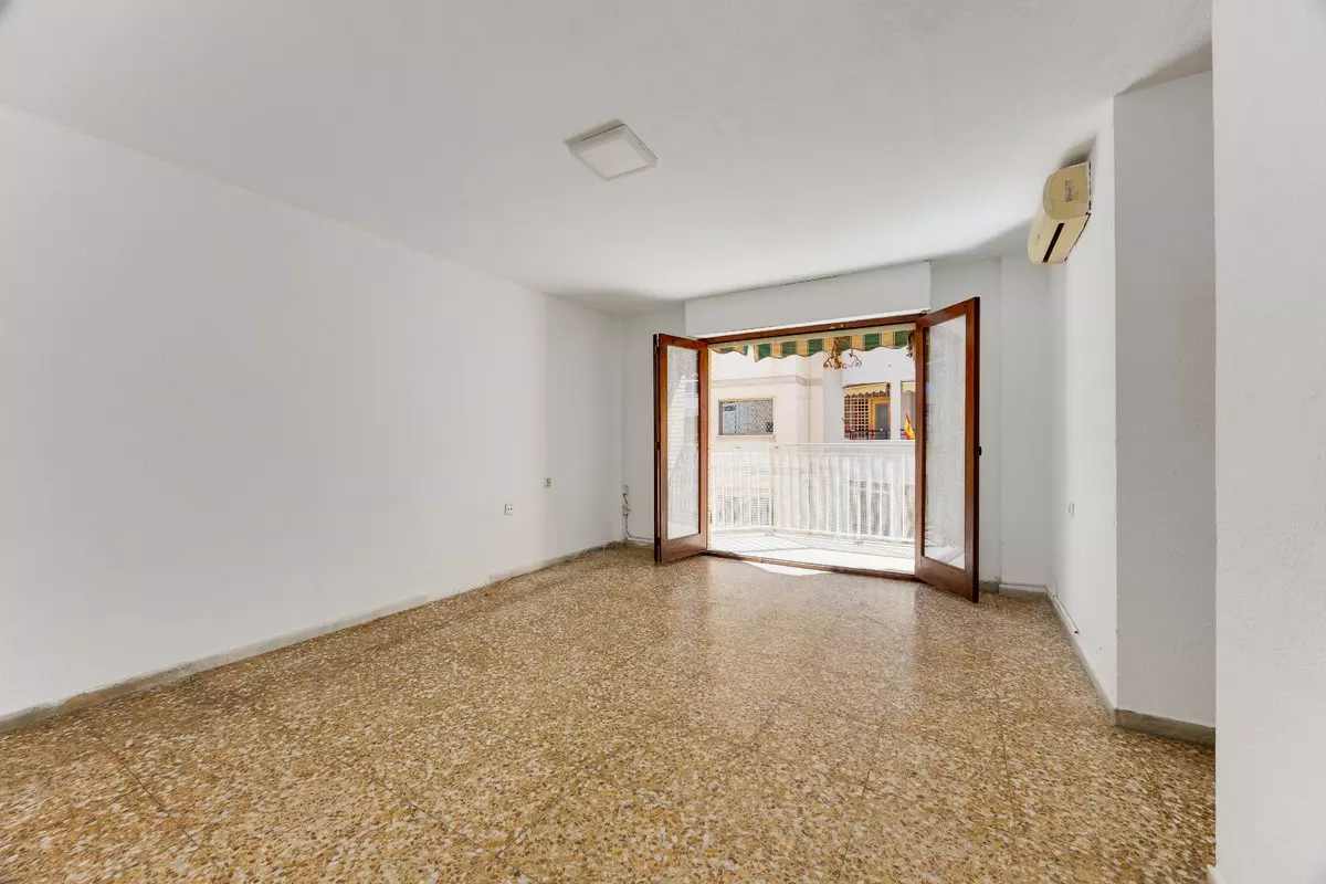 3-bedroom Apartment In Torrevieja, Spain (105 M²)