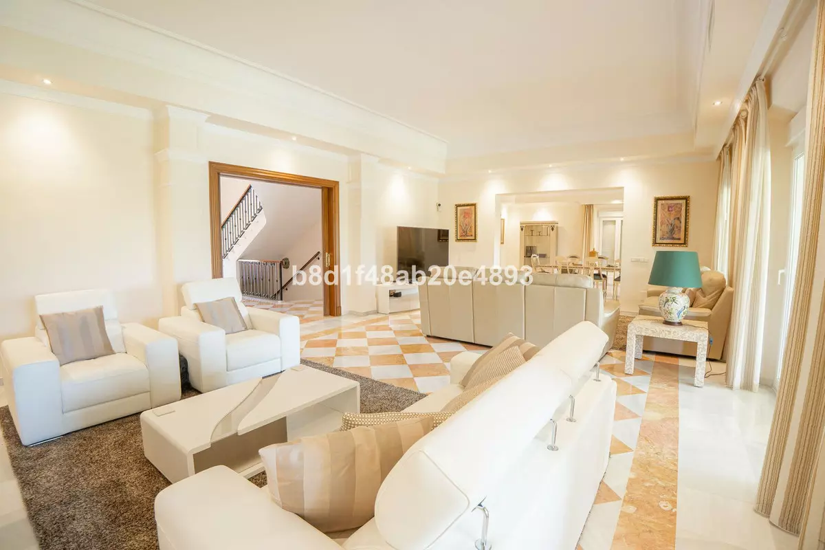 6-bedroom Villa In Estepona, Spain (967 M²)