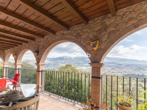 3-bedroom Country House In Cortes De La Frontera, Spain (246 M²)