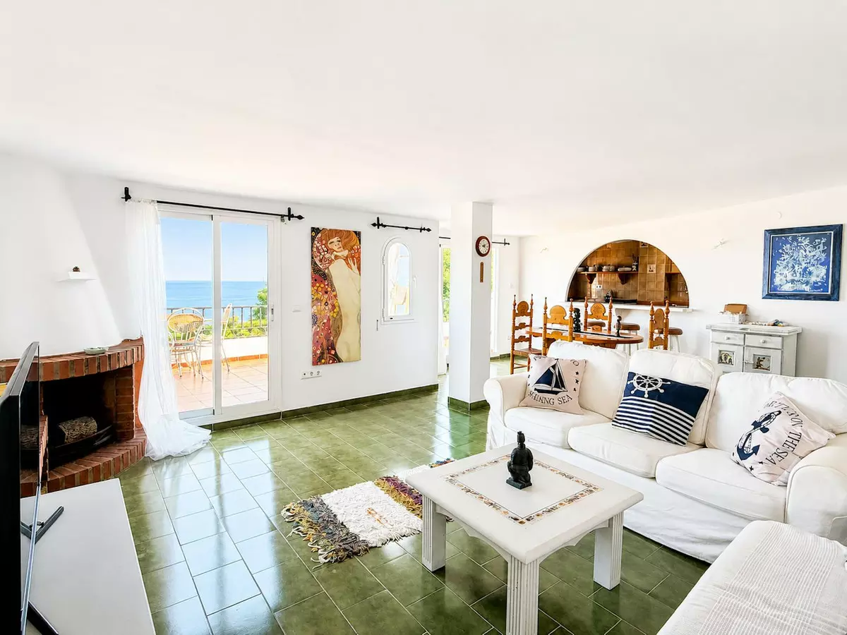 2-bedroom Apartment In Nerja, Spain (170 M²)