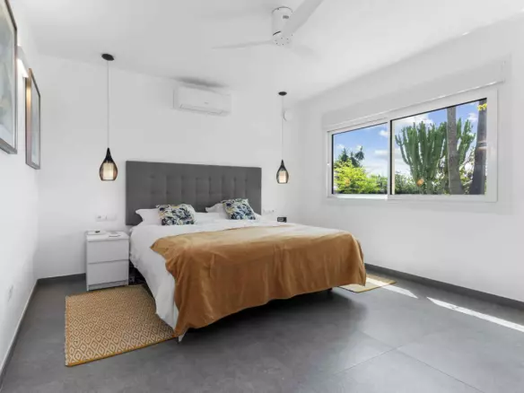 5-bedroom Villa In Estepona, Spain (270 M²)
