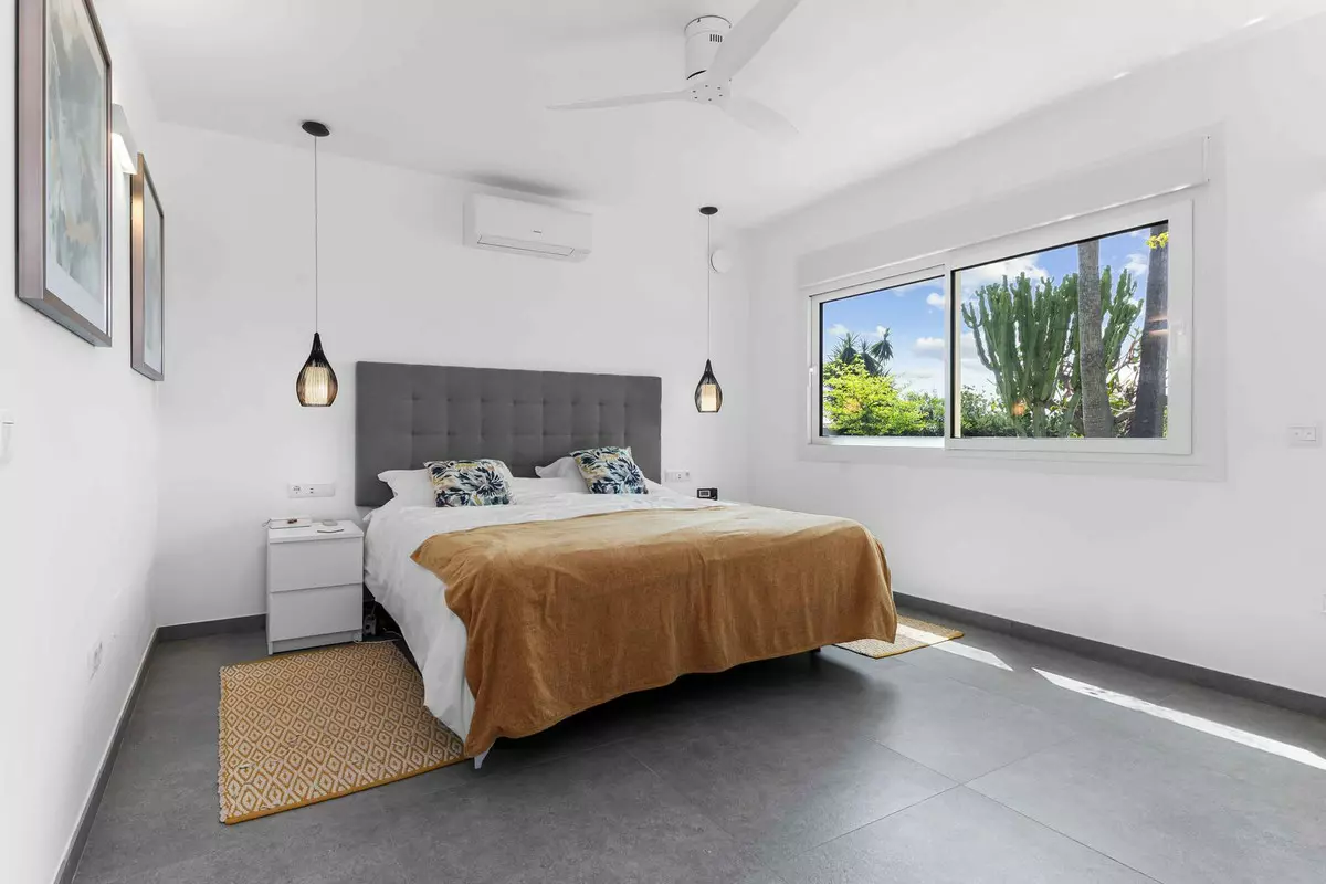 5-bedroom Villa In Estepona, Spain (270 M²)