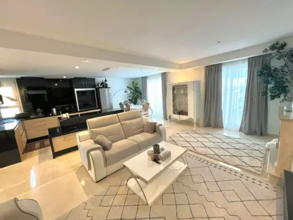 3-bedroom Apartment In Marbella, Spain (205 M²)