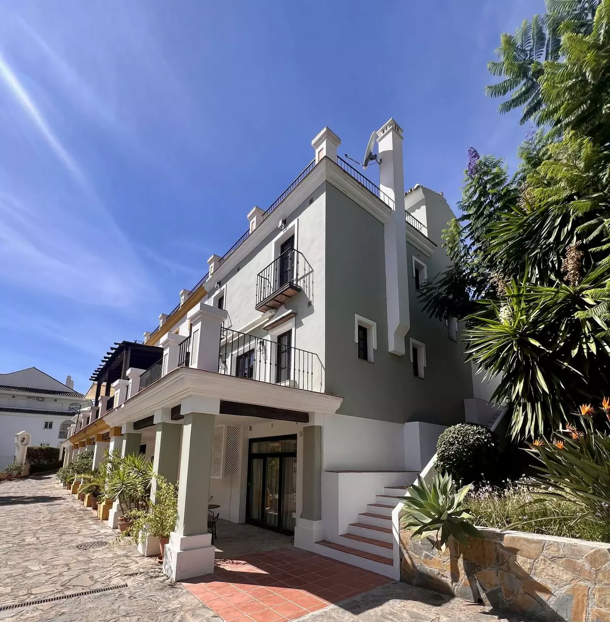 ShowFeedImage-05ac93 3-bedroom Town House In Marbella, Spain (211 M²)