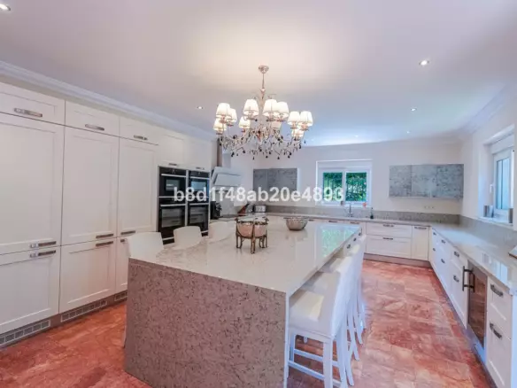 6-bedroom Villa In Estepona, Spain (967 M²)