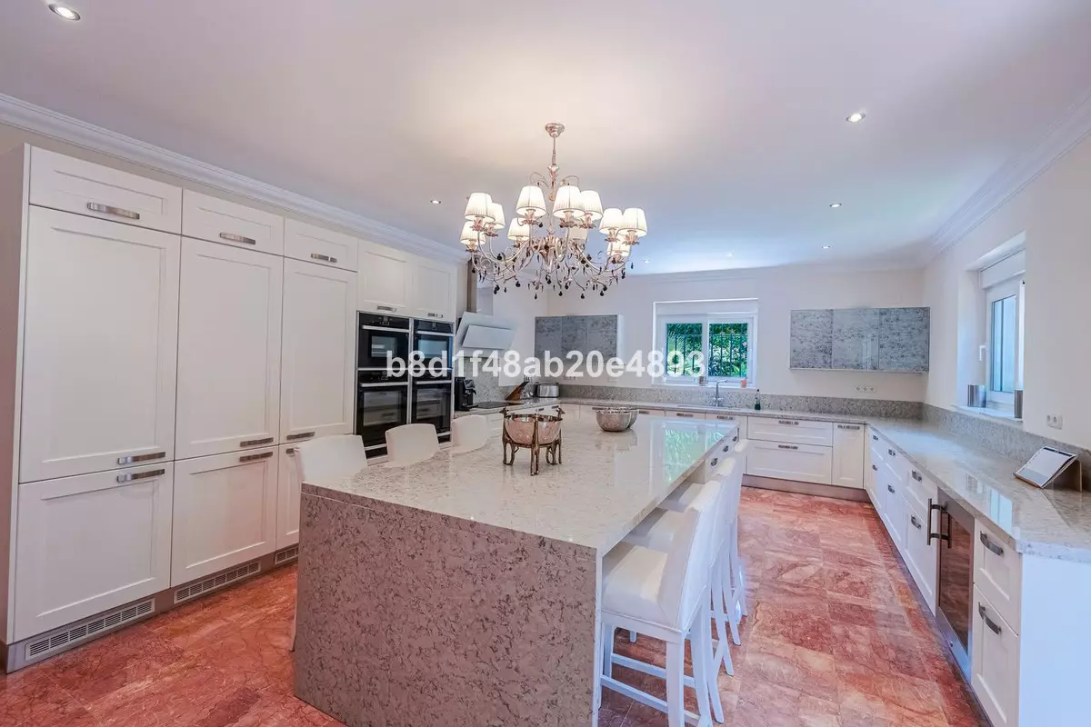 6-bedroom Villa In Estepona, Spain (967 M²)