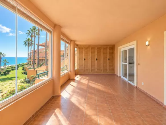 3-bedroom Apartment In Estepona, Spain (95 M²)