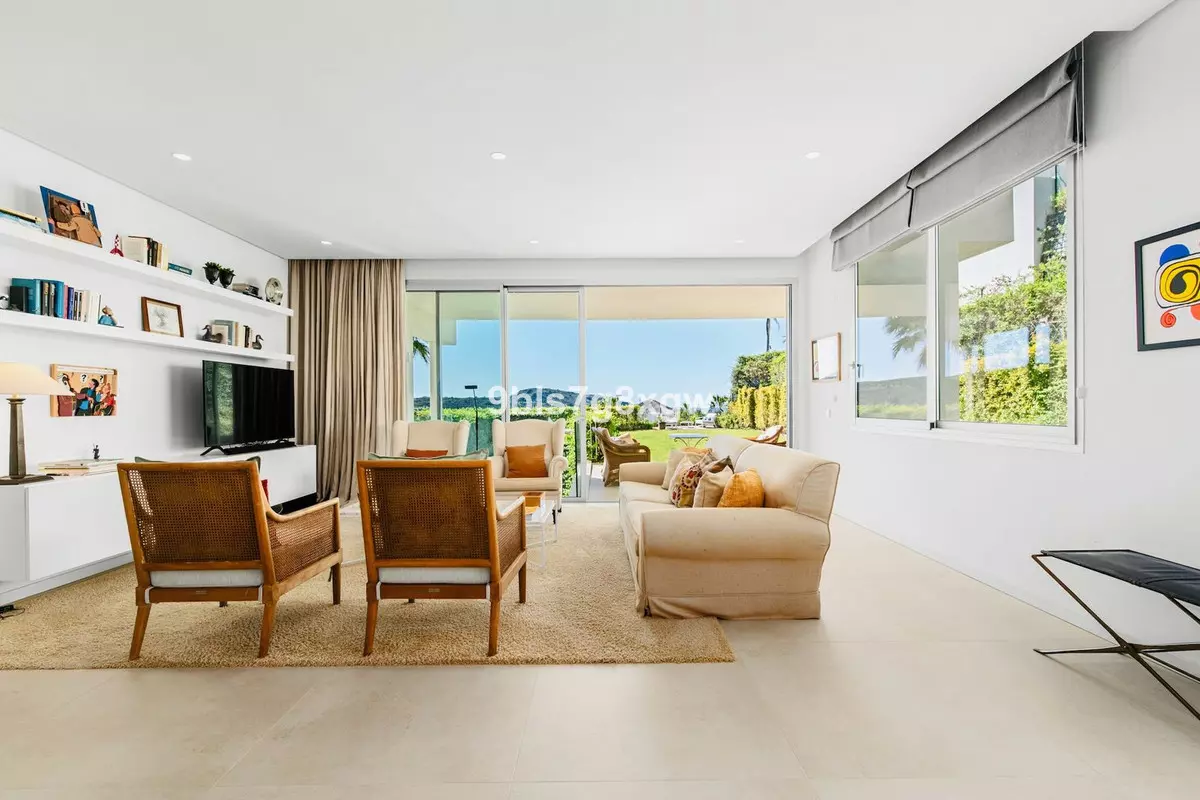 3-bedroom Apartment In Benahavis, Spain (204 M²)