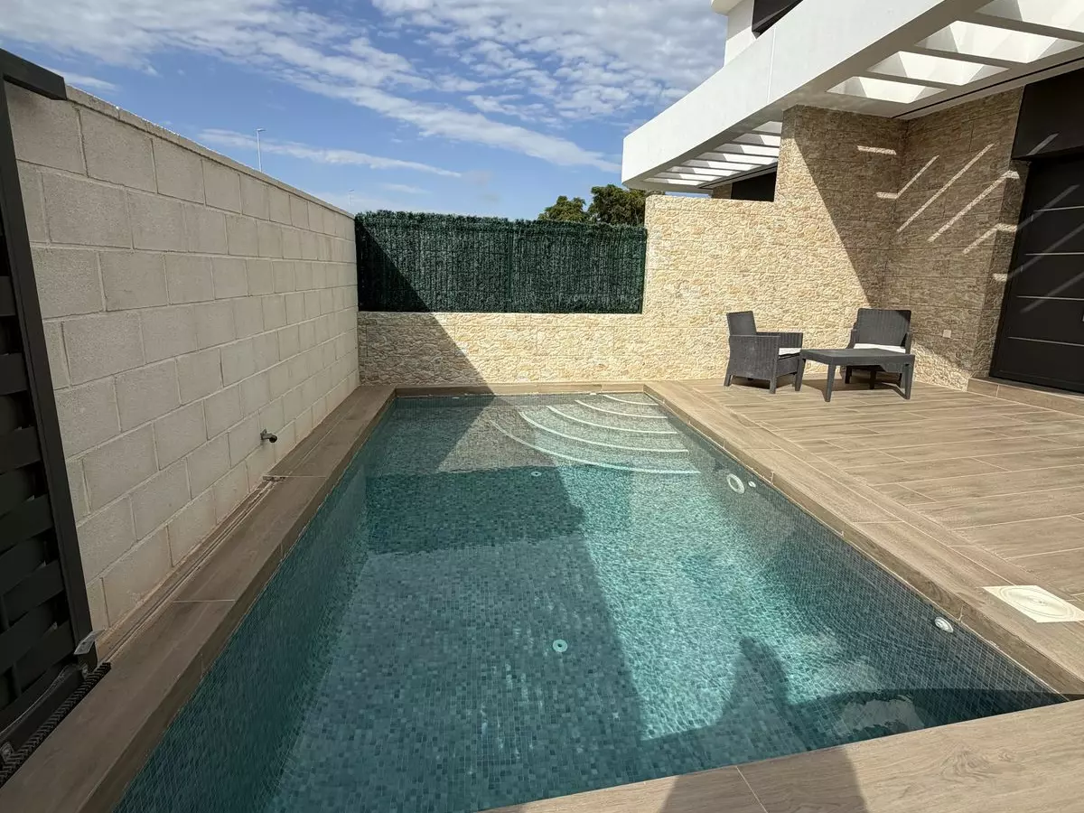 2-bedroom Villa In Los Montesinos, Spain (100 M²)