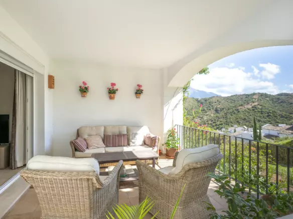 3-bedroom Apartment In Benahavis, Spain (152 M²)
